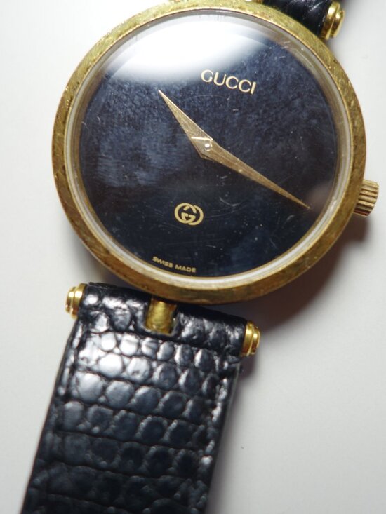 Vtg 1980’s Gucci Gold & Black Swiss Made Watch w/ Leather Gucci Strap, Untested main image 7